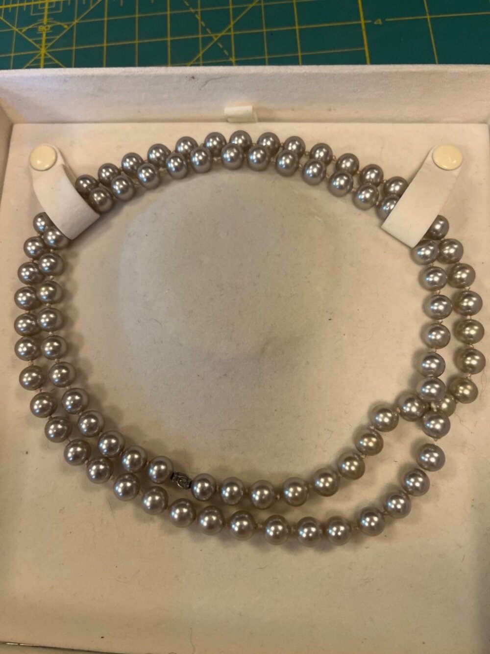 Majorica Simulated Pearl Necklace 30-Inch Strand Silver  Pearls & Red Box VTG - Picture 11 of 11